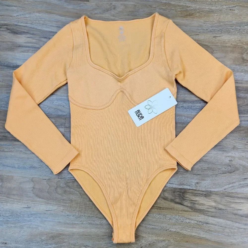 🔹️NWT Aura Orange Ribbed Long Sleeve Bodysuit Medium/Large